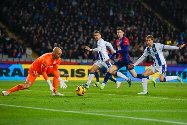El portero del Leganés amargó la tarde-noche a Lewansdowski. Dos remates del polaco se estrellaron contra el meta. Clave en la victoria del equipo de Butarque.