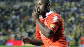 SILENCIO. Tamuz mandó callar a la hinchada rival tras marcar.