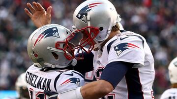 EAST RUTHERFORD, NEW JERSEY - NOVEMBER 25: Julian Edelman #11 and Tom Brady #12 of the New England Patriots celebrate their third quarter touchdown against the New York Jets at MetLife Stadium on November 25, 2018 in East Rutherford, New Jersey.   Al Bello/Getty Images/AFP
 == FOR NEWSPAPERS, INTERNET, TELCOS &amp; TELEVISION USE ONLY ==