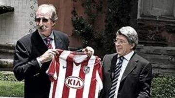 <b>RECEPCIÓN. </b>De izquierda a derecha: Lázaro Albarracín, Óscar Gil, el embajador de México con Enrique Cerezo y Emilio Gutiérrez.