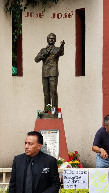 Estatua de José José