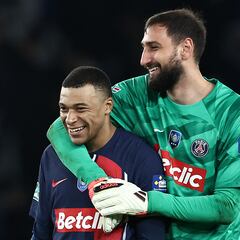 Viral moment between Mbappé and Real Sociedad mascot