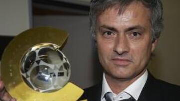 Mourinho dona su balón de oro a la Fundación Robson