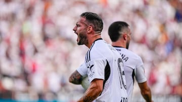 Lazo celebra su gol.