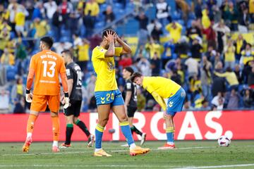 Pejiño se lamenta tras fallar, en el descuento del partido contra el Betis, el gol que le pudo dar la permanencia a Las Palmas. 