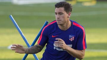 Giménez, con el grupo y visita de los vampiros de la UEFA