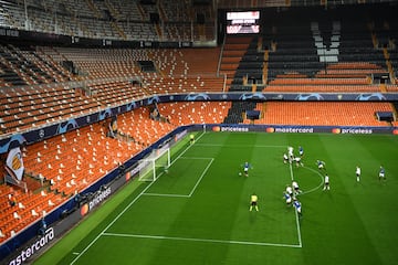 0-1. Josip Ilicic marcó el primer gol de penalti.