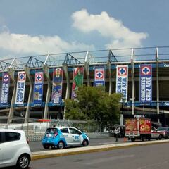 El Estadio Azteca ya luce los colores del Cruz Azul