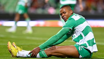  Harold Preciado of Santos during the game Santos vs Toluca, corresponding to Round 16 of the Torneo Apertura 2023 of the Liga BBVA MX, at TSM CoronaStadium, on November 05, 2023. 

<br><br>

 Harold Preciado de Santos durante el partido Santos vs Toluca, correspondiente a la Jornada 16 del Torneo Apertura 2023 de la Liga BBVA MX, en el Estadio TSM Corona , el 05 de Noviembre de 2023