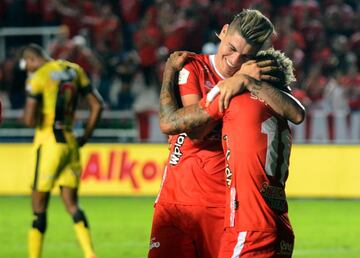 El goleador fue campeón con Junior en la Liga Águila I y con América de Cali levantó la estrella de navidad. El delantero dejó claro que pasa por un gran momento y fue, junto a Cano, el goleador del último certamen. 