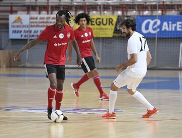 Partido benéfico entre Amigos de Benjamín y Ortiz contra Amigos de Ricardinho en el Polideportivo Municipal Jorge Carbajosa de Torrejón de Ardoz para el fomento del deporte en Guinea Ecuatorial.