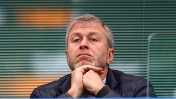 LONDON, ENGLAND - DECEMBER 19: Chelsea owner Roman Abramovich is seen on the stand during the Barclays Premier League match between Chelsea and Sunderland at Stamford Bridge on December 19, 2015 in London, England.  (Photo by Clive Mason/Getty Images)