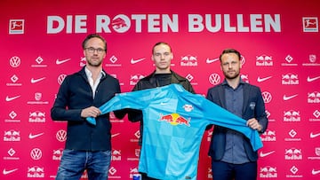 Maarten Vandevoordt posa con los colores del RB Leipzig.