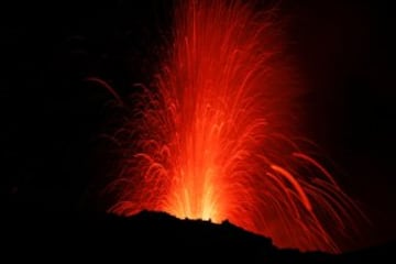 El Etna, como si fuera un precioso show de fuegos artificiales