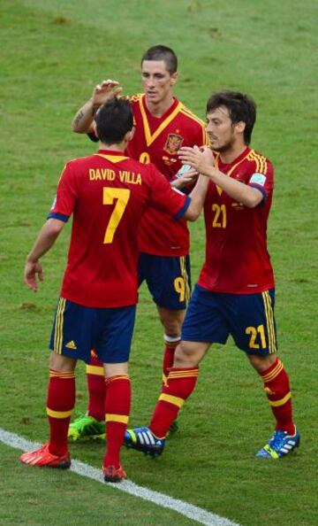 Los jugadores celebran el segundo gol del partido.