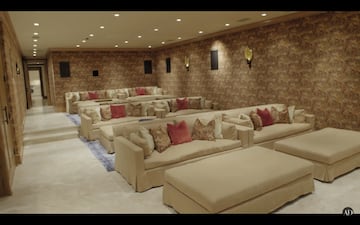 Viniendo del actor que daba vida a 007 y a tantos otros personajes, no pod¨ªa fatar en la casa un cine privado. Tiene capacidad para 20 personas, todas ellas acomodadas en sof¨¢s, tal y como se puede ver en la imagen.