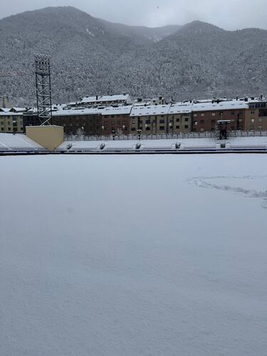 El Andorra-Cultural, fijado a las 18:30: se trabaja a destajo en el césped
