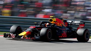 AUSTIN, TX - OCTOBER 21: Max Verstappen of the Netherlands driving the (33) Aston Martin Red Bull Racing RB14 TAG Heuer on track during the United States Formula One Grand Prix at Circuit of The Americas on October 21, 2018 in Austin, United States.   Charles Coates/Getty Images/AFP
 == FOR NEWSPAPERS, INTERNET, TELCOS &amp; TELEVISION USE ONLY ==