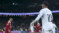 Alexis Sánchez se encuentra con Mbappé al final del partido con el Real Madrid y esto ocurre