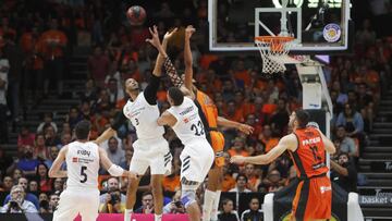 Randolph y Tavares, un muro.