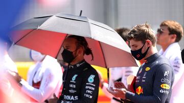 FILE PHOTO: Formula One F1 - British Grand Prix - Silverstone Circuit, Silverstone, Britain - July 18, 2021 Mercedes' Lewis Hamilton and Red Bull's Max Verstappen before the race Pool via REUTERS/Lars Baron/File Photo