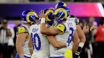 American Football  - NFL - Super Bowl LVI - Cincinnati Bengals v Los Angeles Rams - SoFi Stadium, Inglewood, California, United States - February 13, 2022 Los Angeles Rams&#039; Cooper Kupp celebrates with teammates after winning Super Bowl LVI REUTERS/Mi