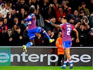 LONDON (United Kingdom), 26/02/2026.- Evann Guessand of Crystal Palace (L) celebrates scoring the 2-0 goal during the UEFA Conference League play-offs 2nd leg match Crystal Palace against HSK Zrinjski Mostar, in London, Britain, 26 February 2026. (Reino Unido, Londres) EFE/EPA/TOLGA AKMEN