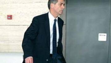 <b>DEFENSA. </B>El presidente de la FEF cree que el escándalo no salpicará al Mundial de Alemania de 2006.