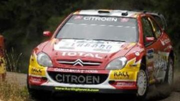 <b>ESCALA PUESTOS.</b> El piloto español, tras conocerse su permanencia en Citröen al menos hasta Chipre, continúa exhibiendo con su pilotaje en tierras finlandesas.