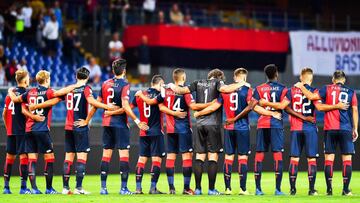 El Estadio Luigi Ferraris guarda un minuto de silencio antes del partido, que la afición se encargó de prolongar hasta el 43, por cada una de las víctimas del derrumbe del puente de Morandi.