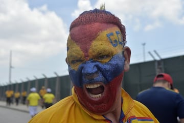 Así se vive la fiesta previa del Colombia - Brasil en el Metro