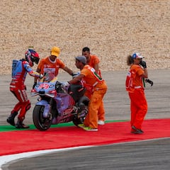 Caída de Márquez y posterior octavo en la pole de Bastianini