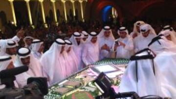 Los l&iacute;deres de Qatar en la presentaci&oacute;n del espectacular estadio de Al Rayyan, hace un mes.
 