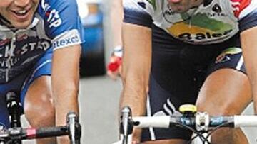 <b>EX COMPAÑEROS. </b>Mercado y Chente rien durante la escapada.