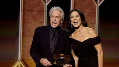 Catherine Zeta-Jones canta con Bono (U2) a su marido, Michael Douglas