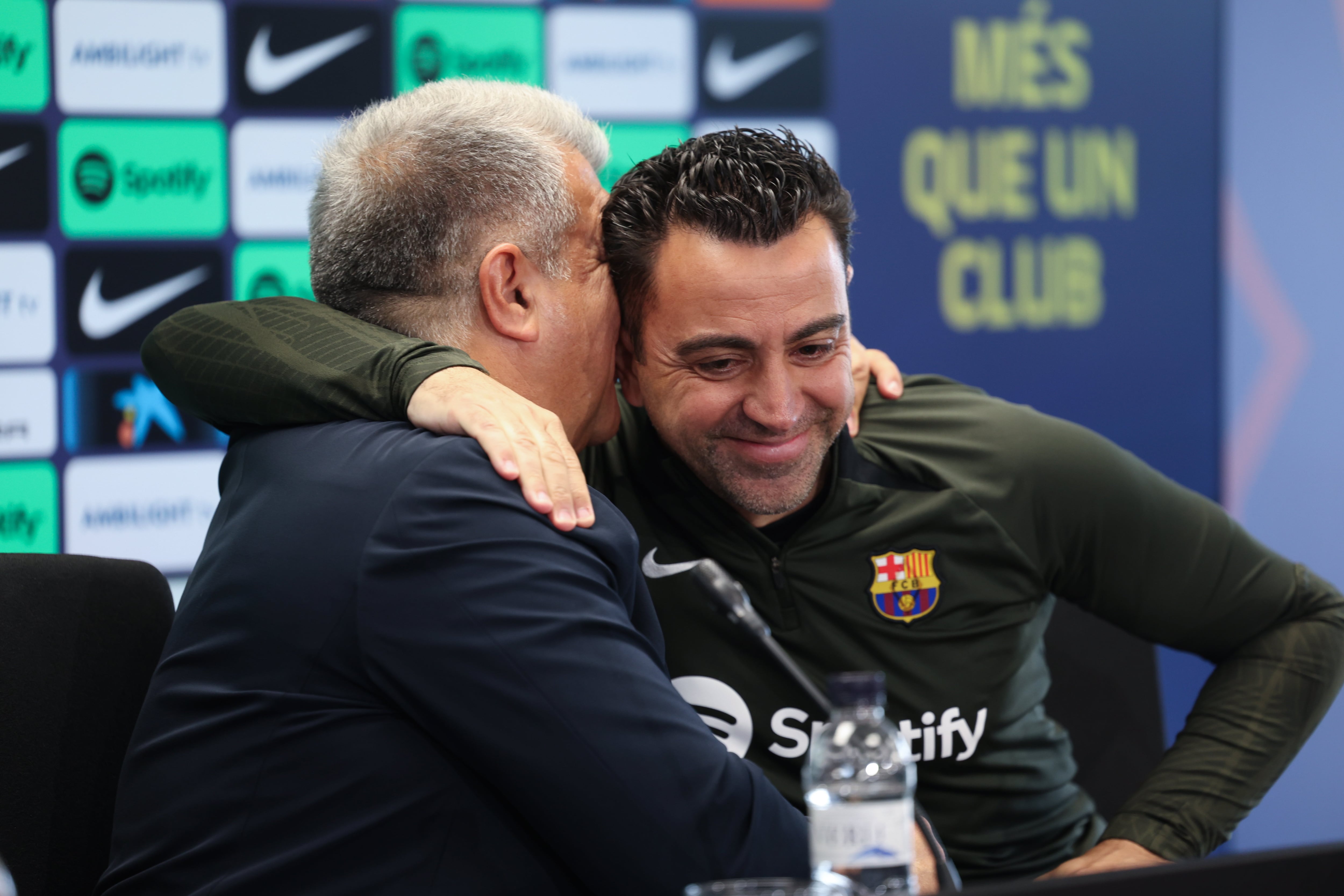 Xavi entra en campaña: “Laporta me dijo que no quería a Messi porque le iba a hacer la guerra y gestionar su poder”