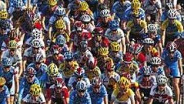 <b>LLEGARON LA MITAD.</B> 114 ciclistas en el pelotón de mujeres a la salida. De ellas, terminaron 67.