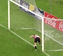 Por muy imposible que parezca, esto no acabó en gol: una secuencia difícil de creer