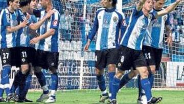 <b>VENDAVAL. </b>Los jugadores del Hércules celebran el octavo gol marcado por Morán.