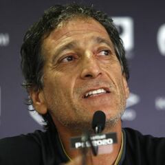 Salas anunció cuándo estará en Perú para dirigir a Alianza Lima