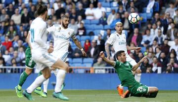 Benzema's shot led to Gareth Bale's opener. Min.7