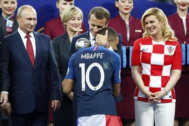 Mbappé: "I'm staying at PSG"