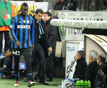 El Inter se ancticipó al resto de las canteras italianas cuando ficharon al prometedor delantero juvenil de 16 años, Mario Ballotelli. El atacante debutó a los 17 con el primer equipo milanés. En 3 años ganó 3 ligas italianas, 1 copa de Italia, 1 Supercopa de Italia y la Liga de Campeones de 2010. Super Mario disputó 86 partidos como interista y anotó 28 goles.