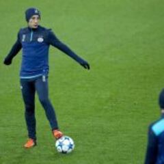 Cocu reserva a Guardado pensando en el Atlético