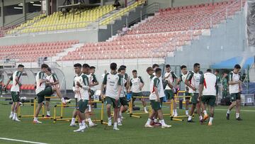 Jugadores mexicanos realizan el entrenamiento con la Selección Mexicana.