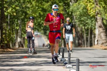 La prueba de natación ha sido en el embalse de Riosequillo, y la bici, por la Sierra de Guadarrama. El recorrido a pie ha sido por las calles de la capital.