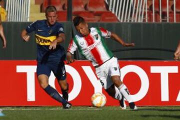 Palestino superó la primera ronda y se metió en la fase de grupos. Ahí enfrentó a Boca Juniors, contra quienes cayó 2-0 en Santiago y Buenos Aires.