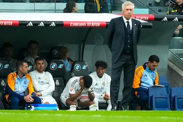 Rodrygo no puede contener la lágrimas en el banquillo del Real Madrid.