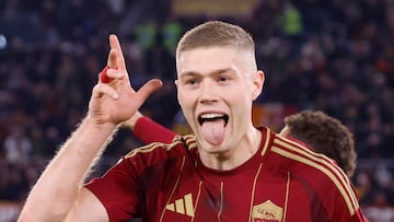 Cesc cae ante Dovbyk y Ranieri