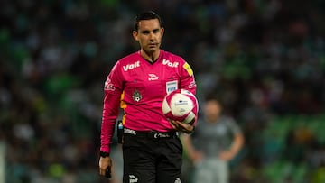 César Ramos durante un partido de la Liga MX.